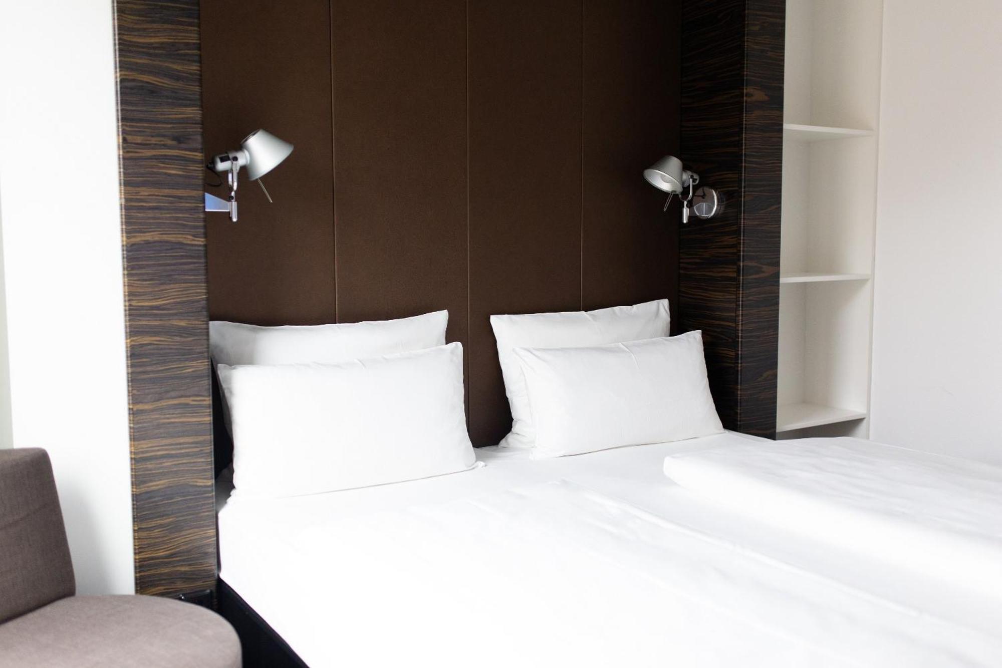 One Hauptbahnhof 3*